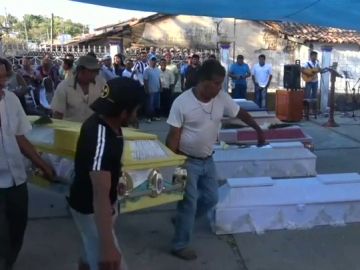Funeral por los 13 fallecidos en un accidente de helicóptero en México Funeral por los 13 fallecidos en un accidente de helicóptero en México