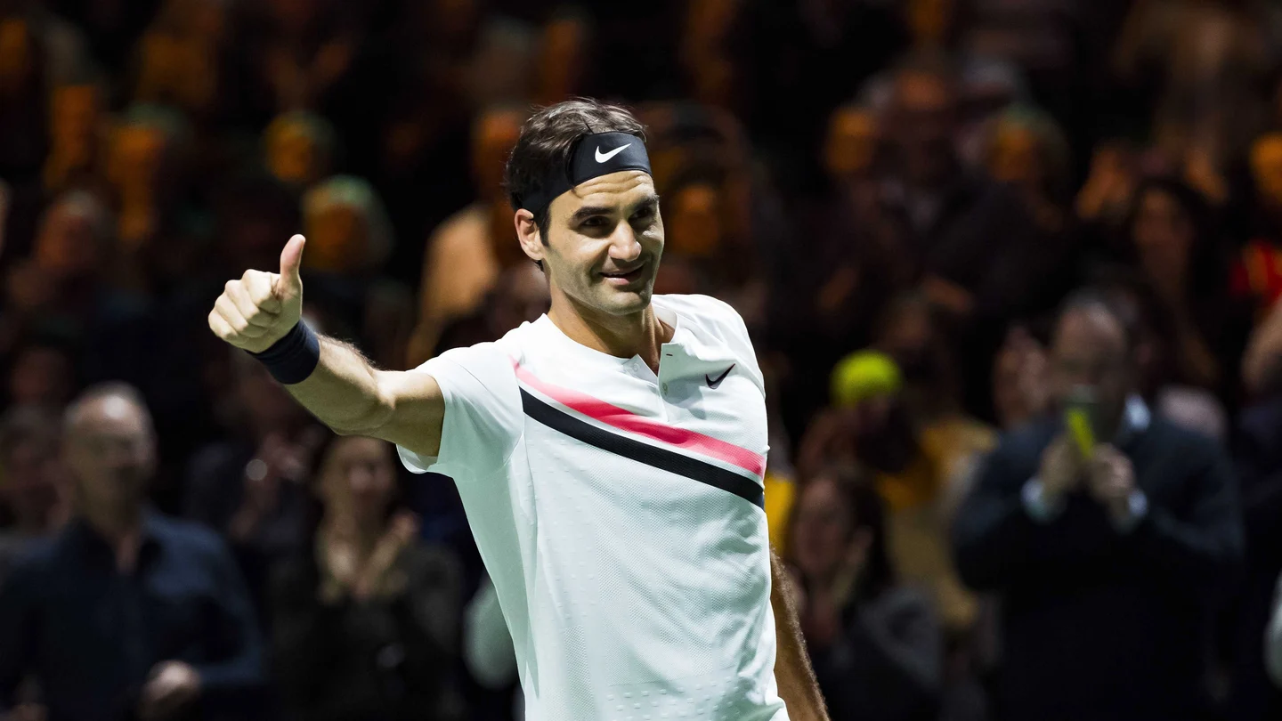 Roger Federer disputando un partido Roger Federer disputando un partido