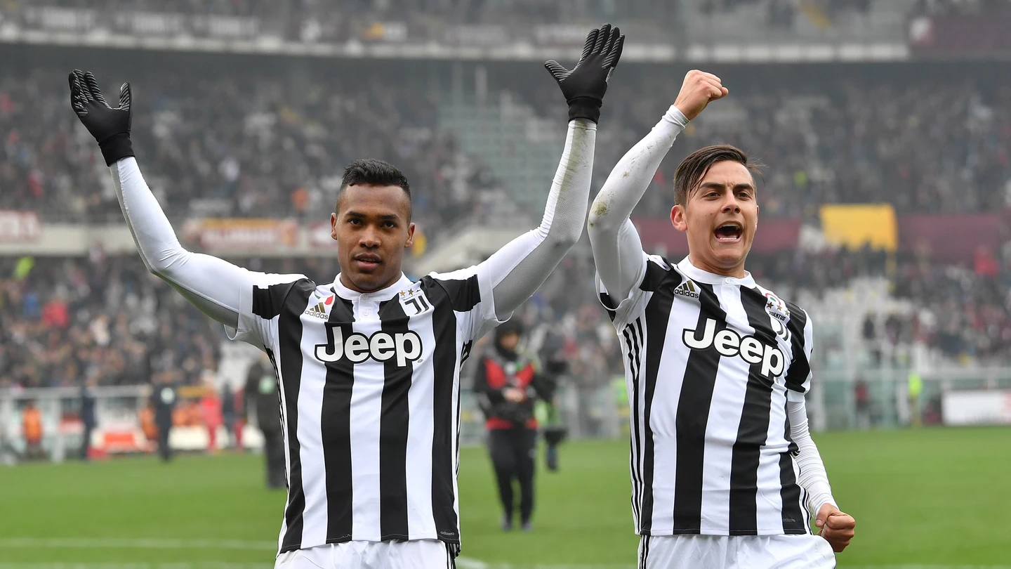 Álex Sandro y Dybala celebran el triunfo de la Juve Álex Sandro y Dybala celebran el triunfo de la Juve