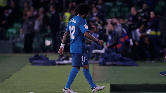 Marcelo se retira cabizbajo del campo Marcelo se retira cabizbajo del campo