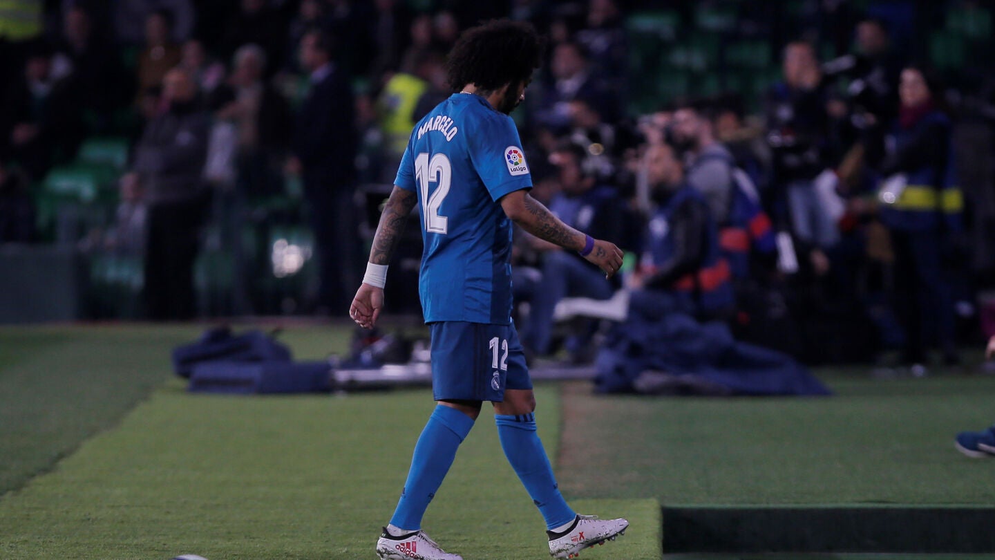 Marcelo se retira cabizbajo del campo