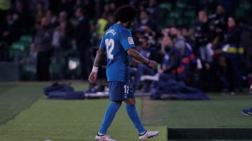 Marcelo se retira cabizbajo del campo