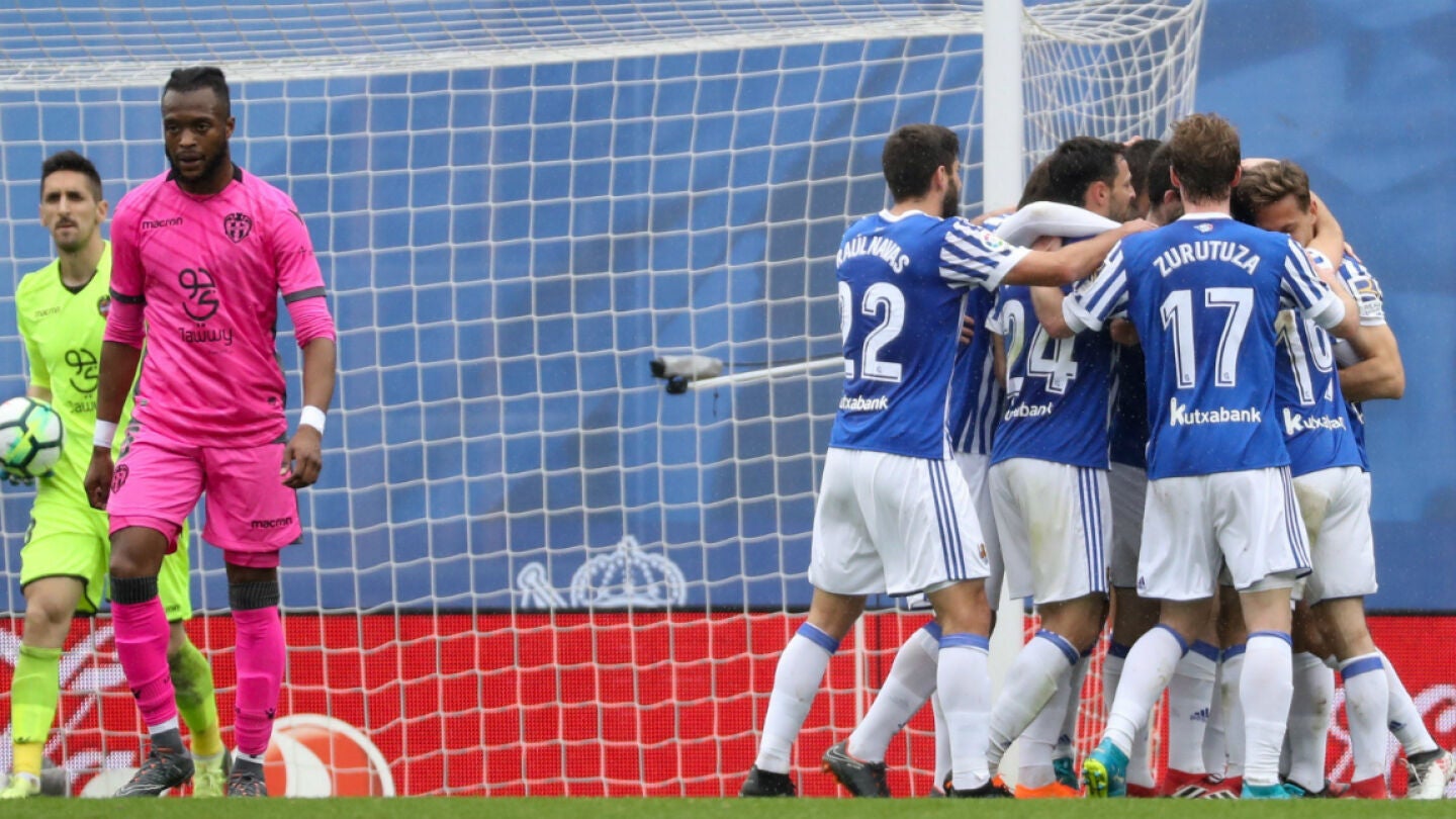 La Real Sociedad celebra un gol ante el Levante