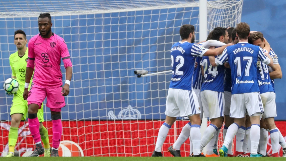 La Real Sociedad celebra un gol ante el Levante