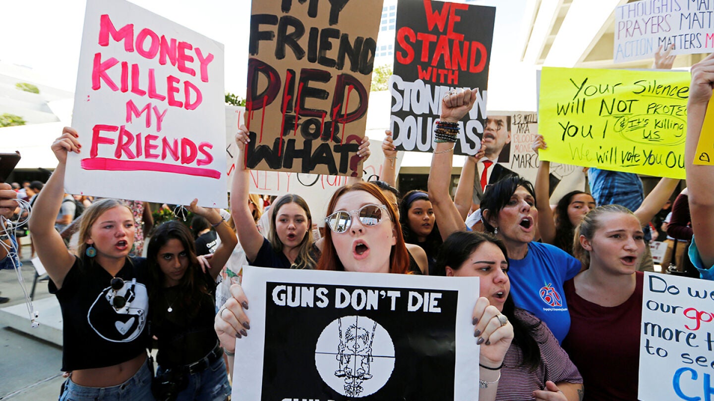 Asistentes a la concentraci&oacute;n en Florida por un mayor control sobre el acceso a las armas