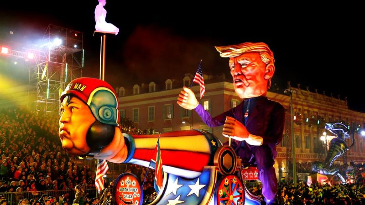 La figura de Trump y Kim Jong Un en el carnaval de Niza