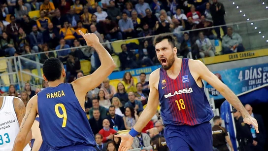Orriola y Hanga, eufóricos tras lograr una canasta con el Barcelona Orriola y Hanga, eufóricos tras lograr una canasta con el Barcelona
