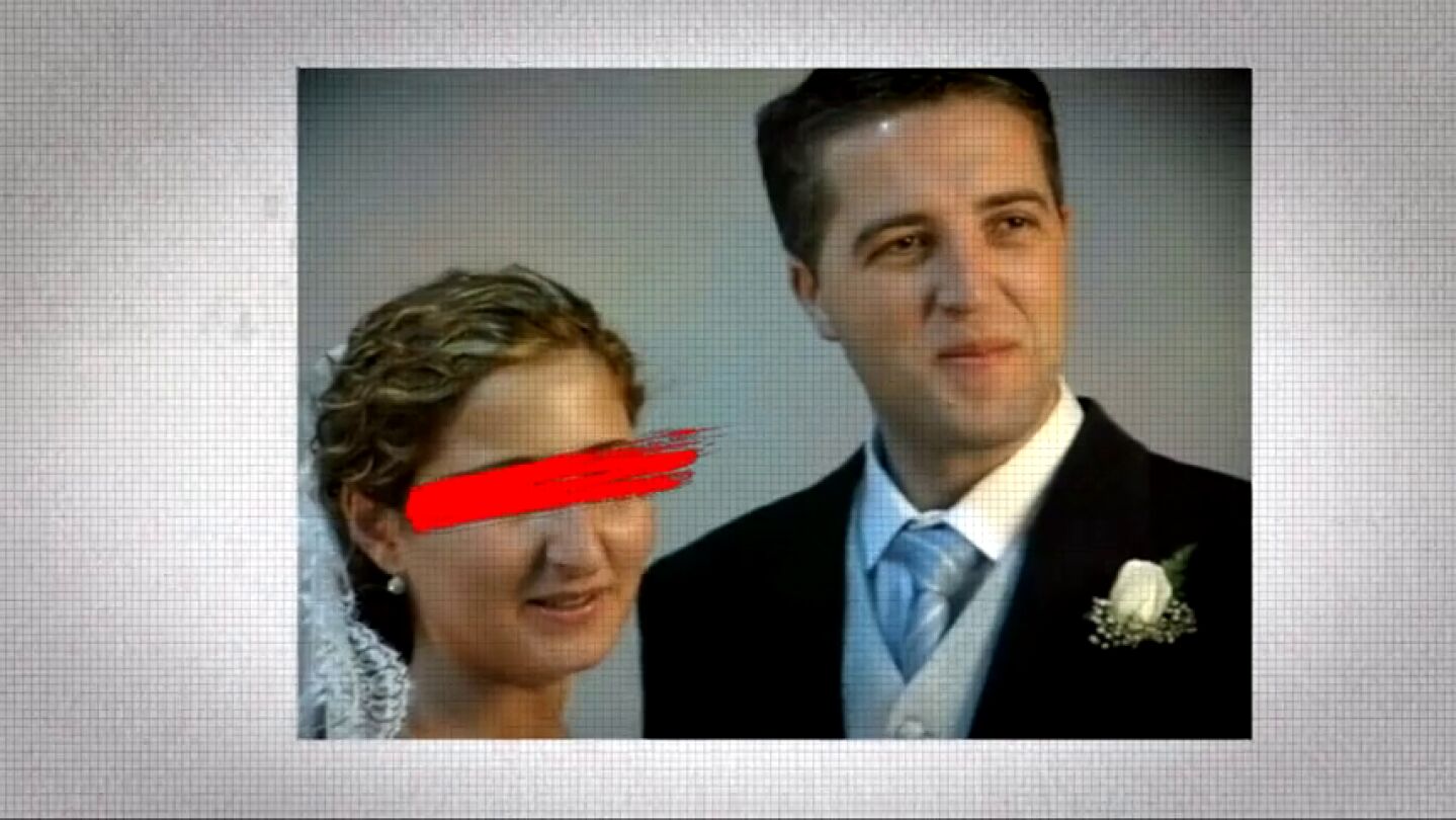 Sandra y Manuel en una foto el d&iacute;a de su boda