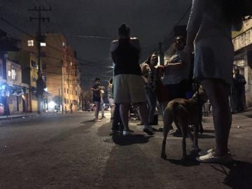 Habitantes de Ciudad de México salen a la calle tras un nuevo terremoto Habitantes de Ciudad de México salen a la calle tras un nuevo terremoto
