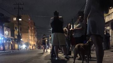 Habitantes de Ciudad de México salen a la calle tras un nuevo terremoto