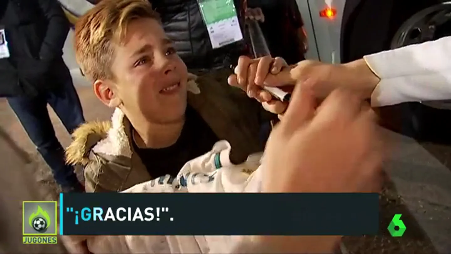De la desesperación a la alegría: la odisea de un niño para conseguir la firma de Cristiano Ronaldo en el Villamarín De la desesperación a la alegría: la odisea de un niño para conseguir la firma de Cristiano Ronaldo en el Villamarín