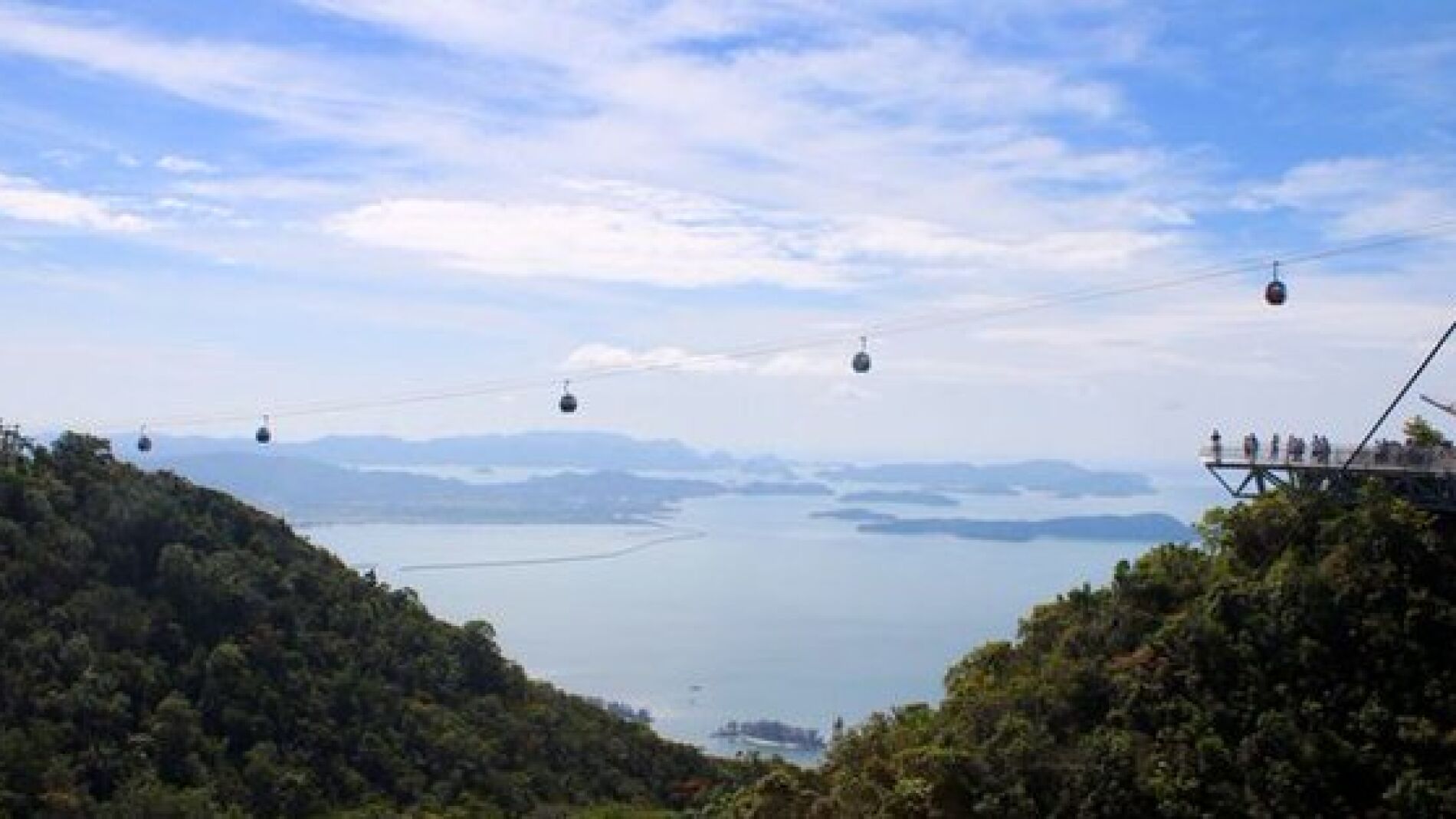 Imagen del Langkawi Skycab, el teleférico averiado en Malasia durante horas