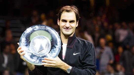 Federer posa con el trofeo de campeón en Rotterdam Federer posa con el trofeo de campeón en Rotterdam