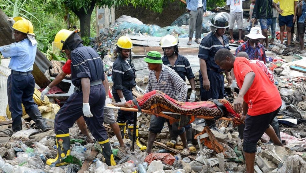 Hasta 17 personas mueren en la capital de Mozambique sepultadas por alud de basura