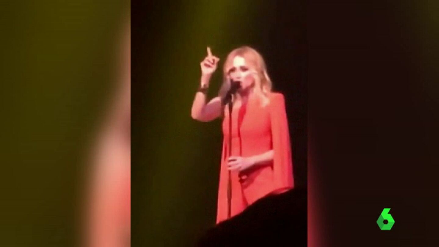Marta S&aacute;nchez versionando el himno de Espa&ntilde;a