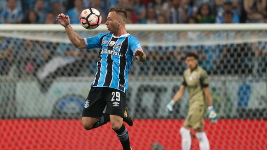 Arthur, en un partido con Gremio Arthur, en un partido con Gremio