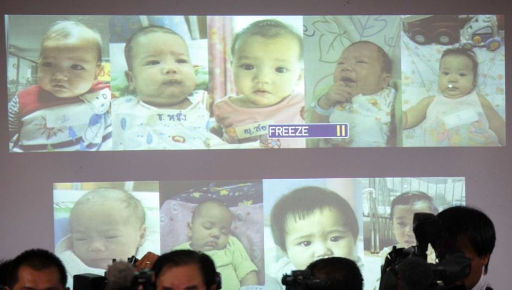 Algunos de los 13 bebés que el hombre tuvo a través de vientres de alquiler