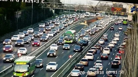 Atasco en la A-6 de entrada a Madrid Atasco en la A-6 de entrada a Madrid