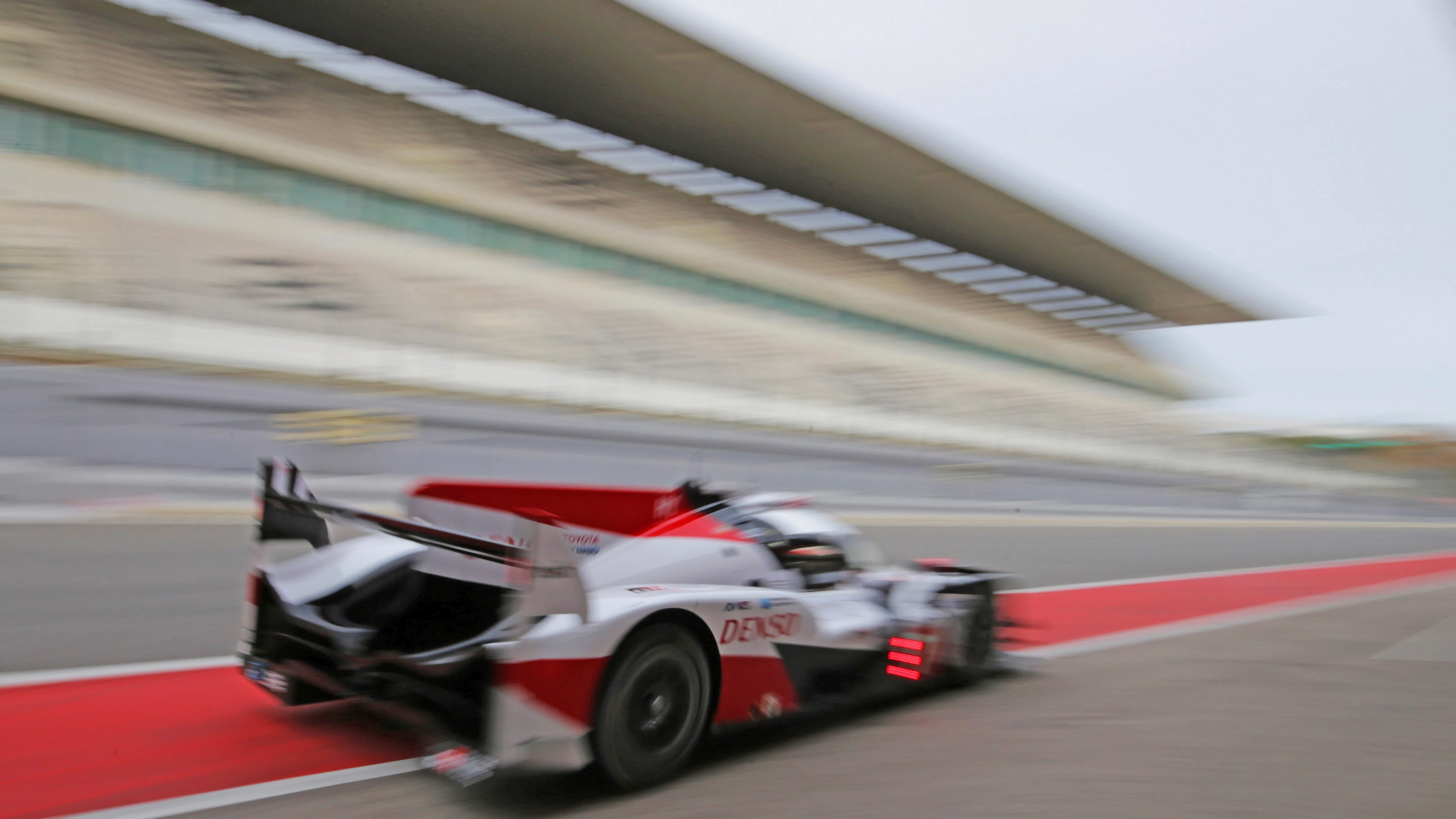 Alonso en el "TS050 Hybrid" de Toyota