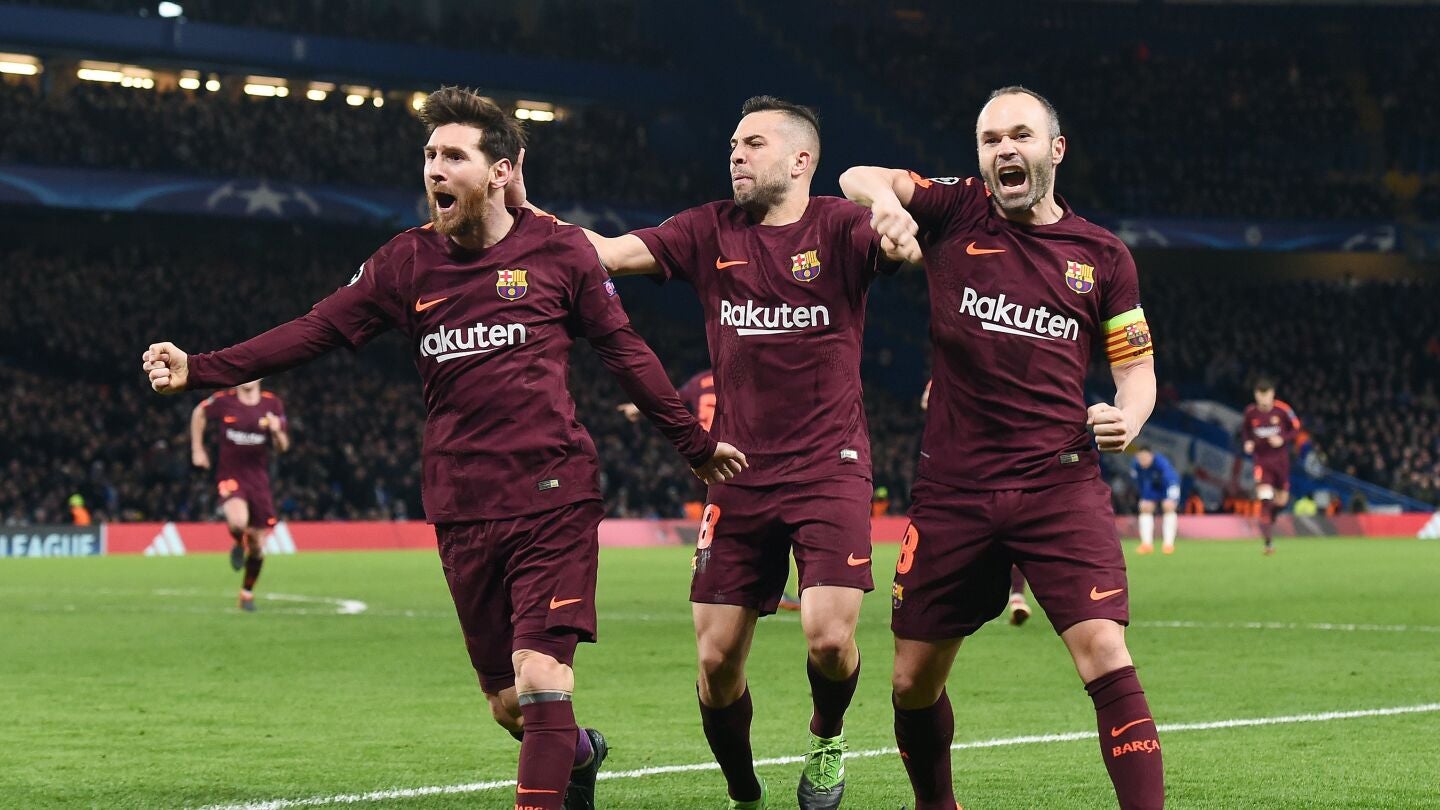 Jordi Alba celebra el gol del Bar&ccedil;a con Messi e Iniesta