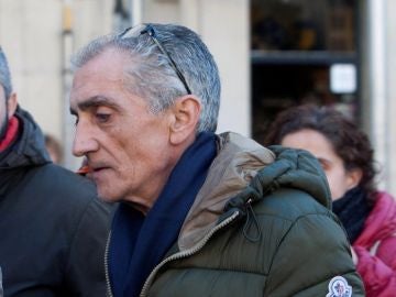 Julio Araújo antes de entrar en comisaría Julio Araújo antes de entrar en comisaría