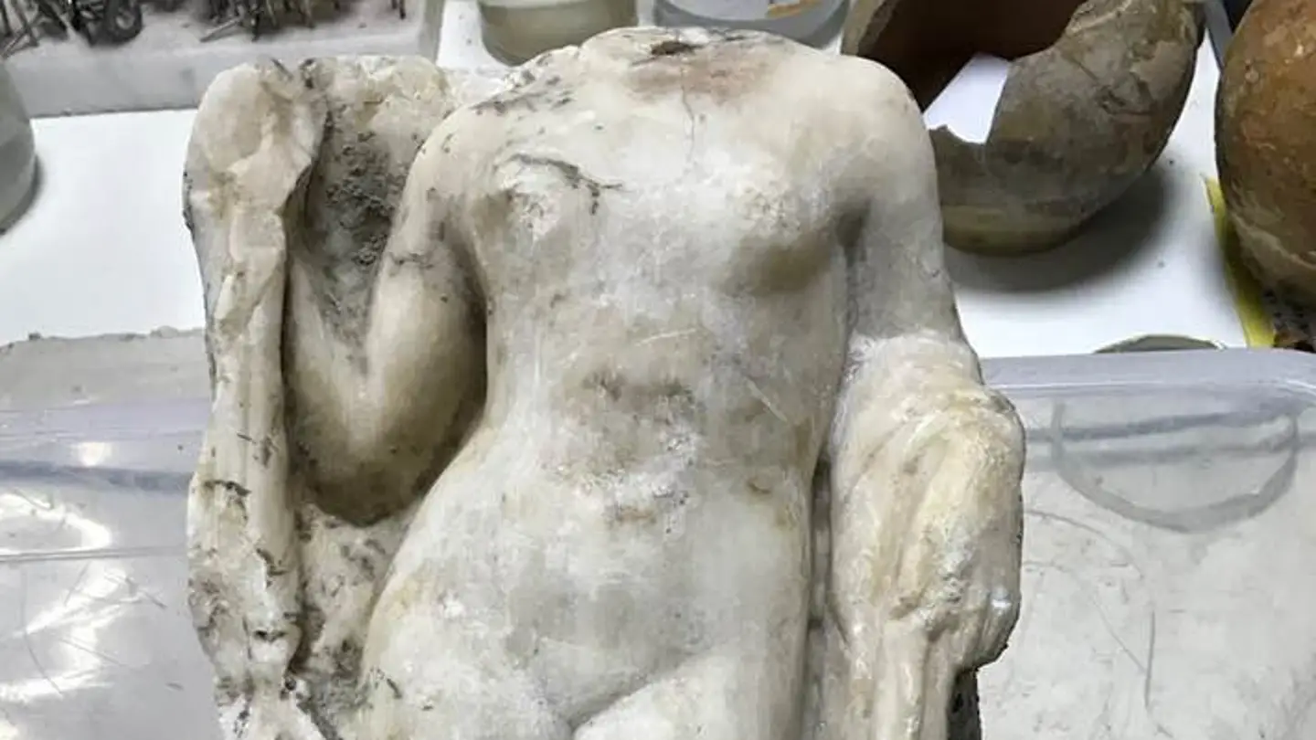 La estatua de afrodita hallada La estatua de afrodita hallada