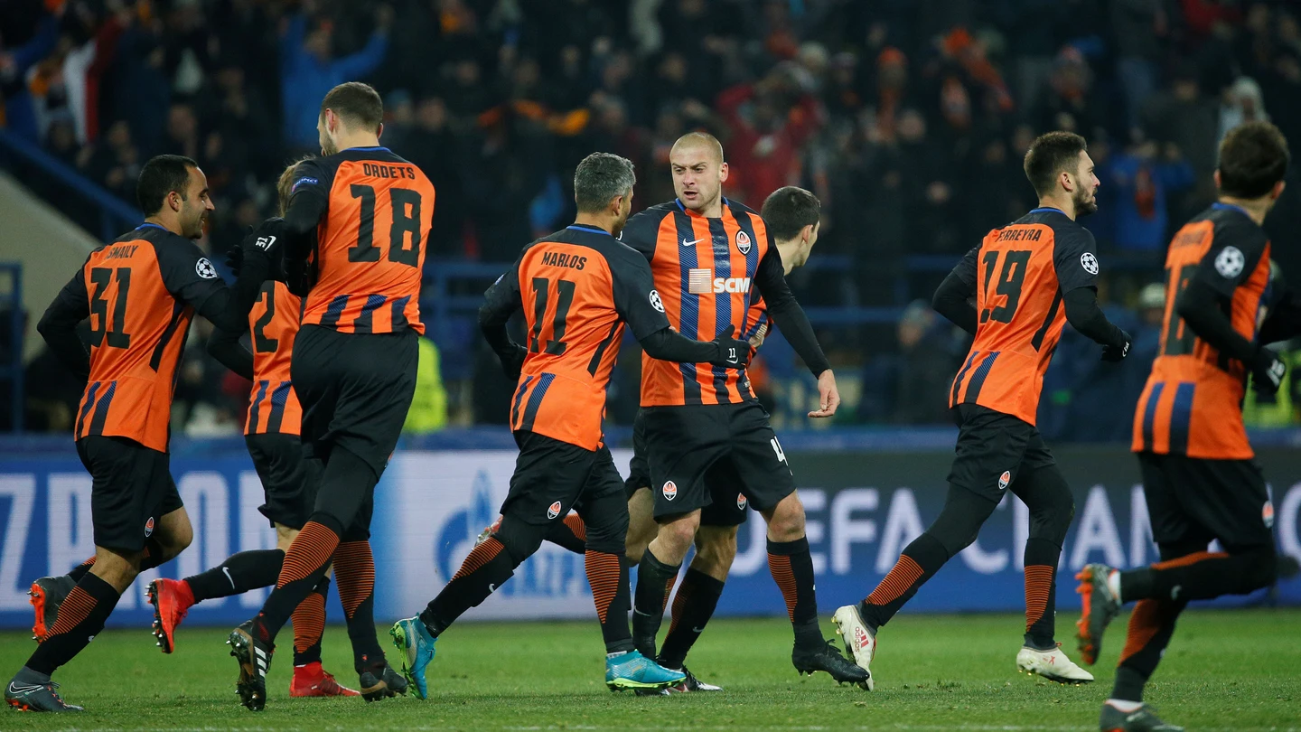 Los jugadores del Shakhtar celebran uno de los goles contra la Roma Los jugadores del Shakhtar celebran uno de los goles contra la Roma