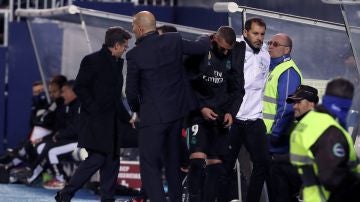 Zidane, en el banquillo del Real Madrid