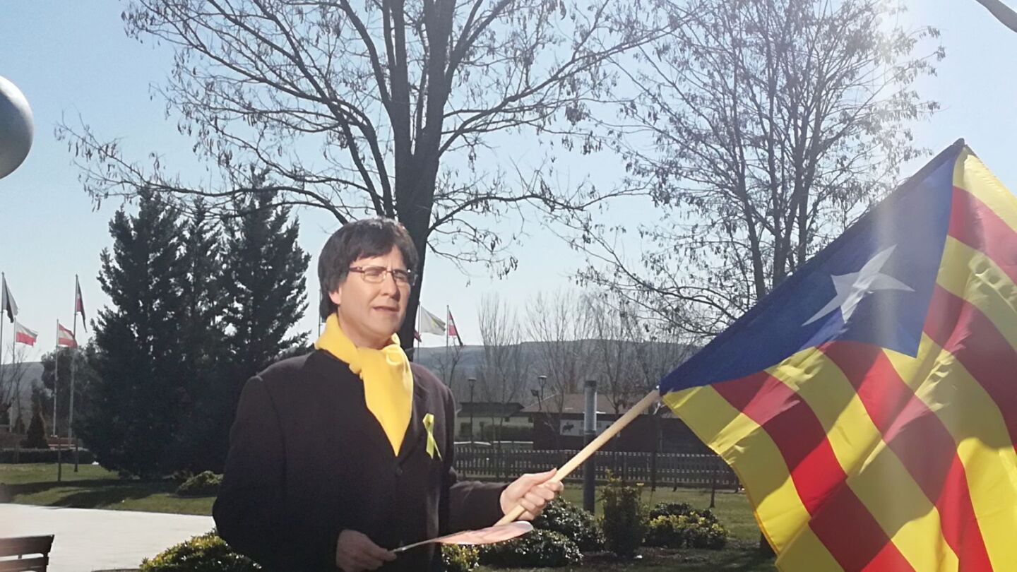Joaqu&iacute;n Reyes caracterizado de Carles Puigdemont