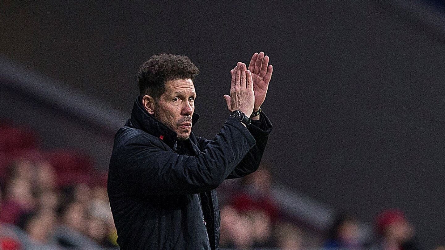 Simeone aplaude al p&uacute;blico del Wanda Metropolitano