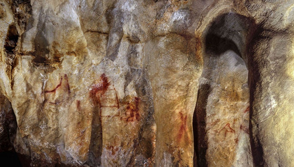 Pinturas en la cueva de La Pasiega, Cantabria, realizadas por neandertales