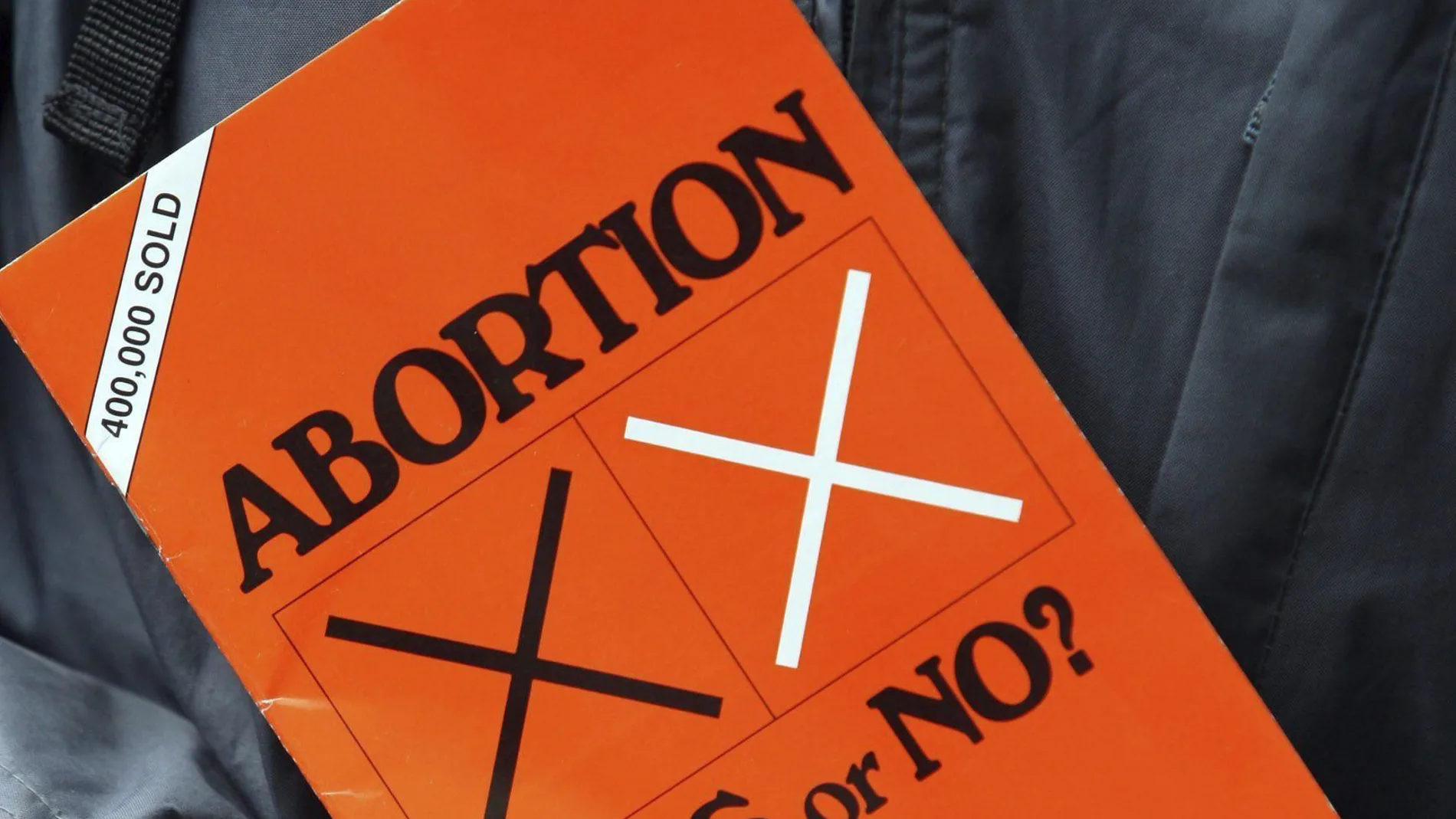 Imagen de un libro sobre el aborto