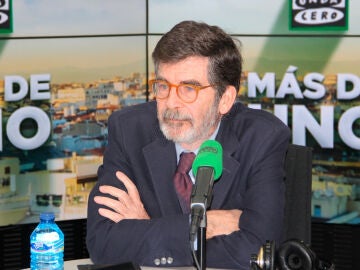 José Enrique Serrano en los estudios de Onda Cero