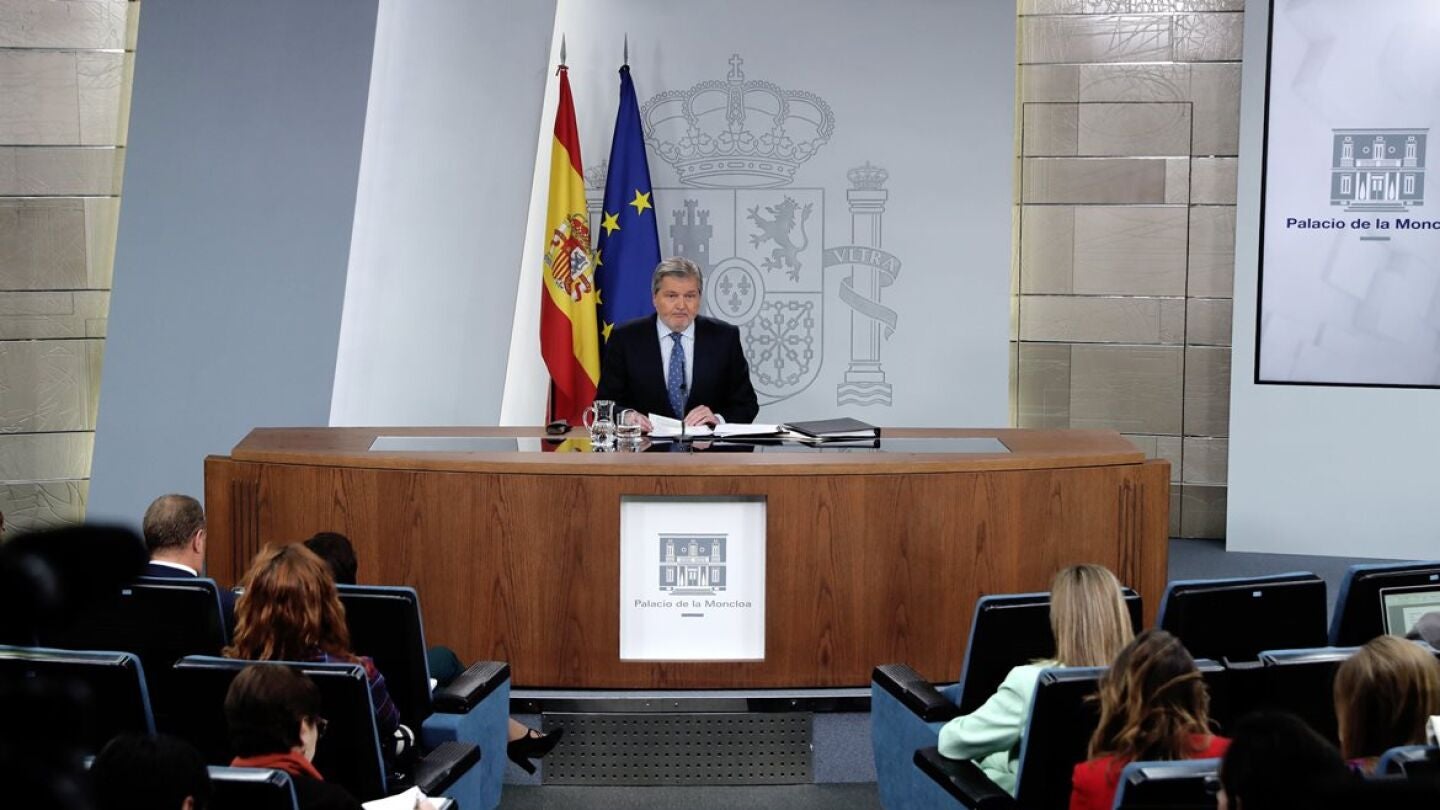 &Iacute;&ntilde;igo M&eacute;ndez de Vigo ante los medios