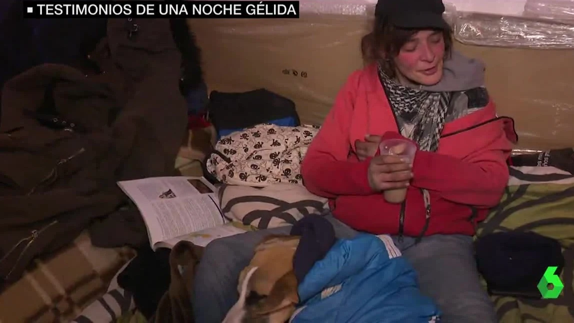 Olga, una mujer sin techo que lleva cuatro meses soportando las noches gélidas Olga, una mujer sin techo que lleva cuatro meses soportando las noches gélidas