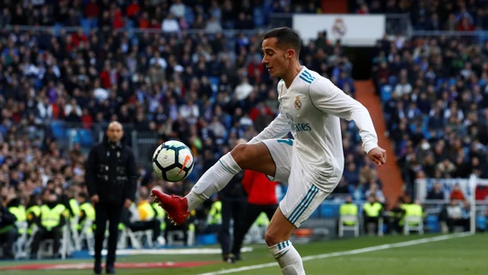 Lúcas Vázquez controlando un balón Lúcas Vázquez controlando un balón