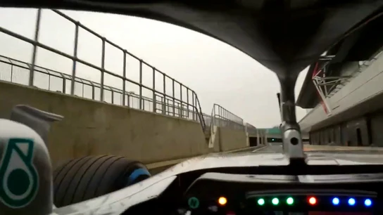 Bottas, desde su Mercedes Bottas, desde su Mercedes
