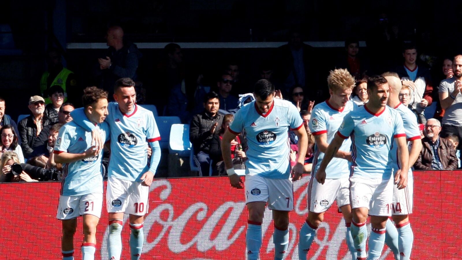 Los jugadores del Celta celebran un gol ante el Eibar
