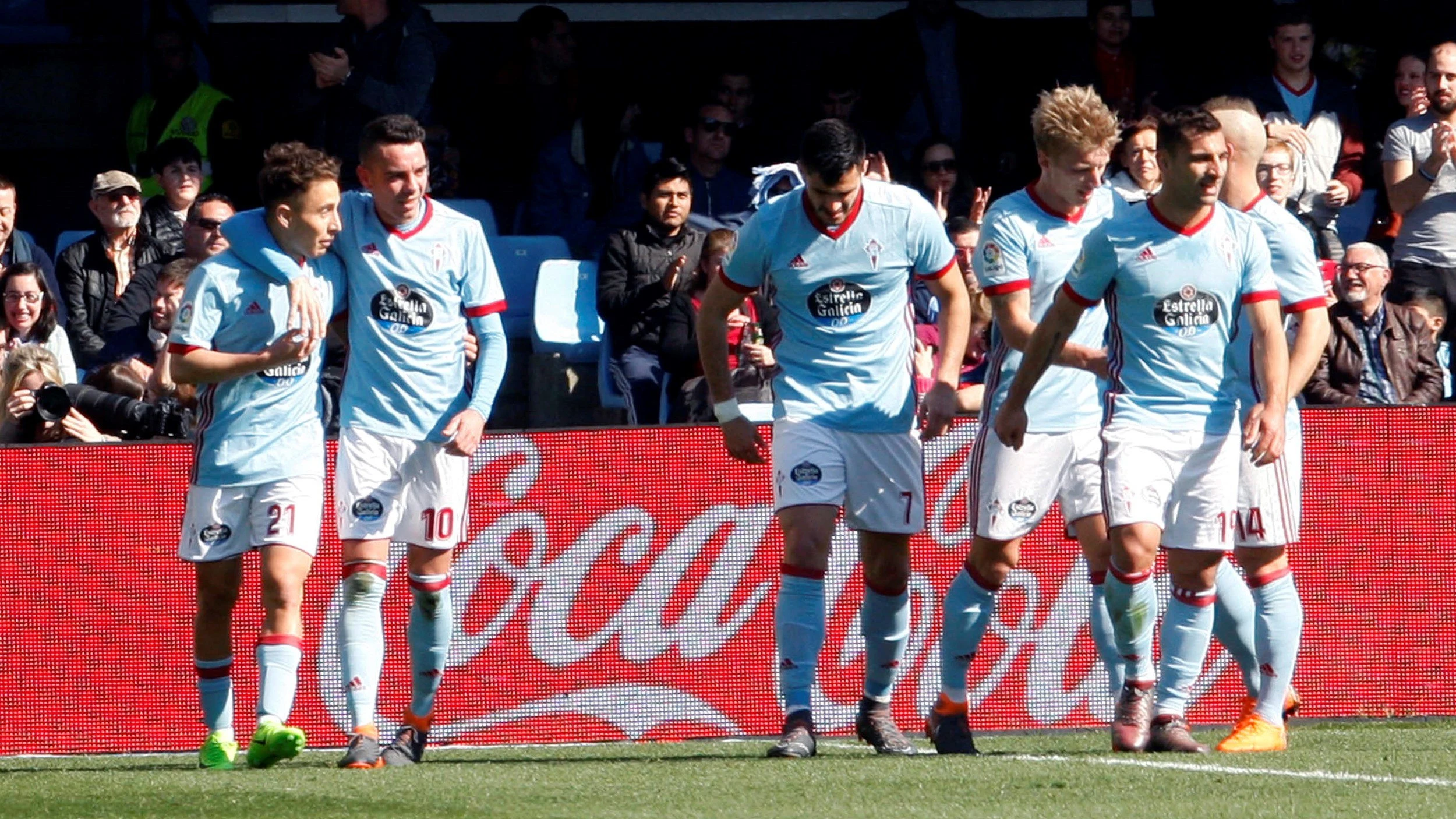 Los jugadores del Celta celebran un gol ante el Eibar