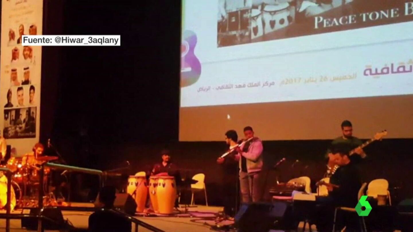 Primer festival de jazz en Arabia Saud&iacute;: una valla separa en el p&uacute;blico a los hombres de las mujeres