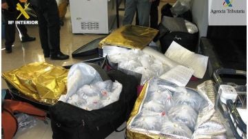 Angulas intervenidas en bolsos y maletas en Melilla