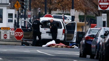 Una furgoneta se estrella contra la Casa Blanca