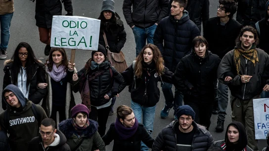 Antifascistas y ultraderechistas marchan en Italia a una semana de las elecciones Antifascistas y ultraderechistas marchan en Italia a una semana de las elecciones