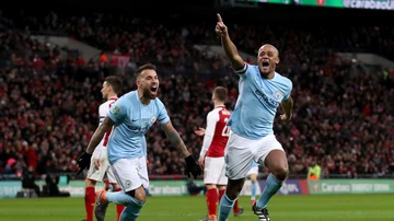  Kompany celebra su gol ante el Arsenal en Wembley