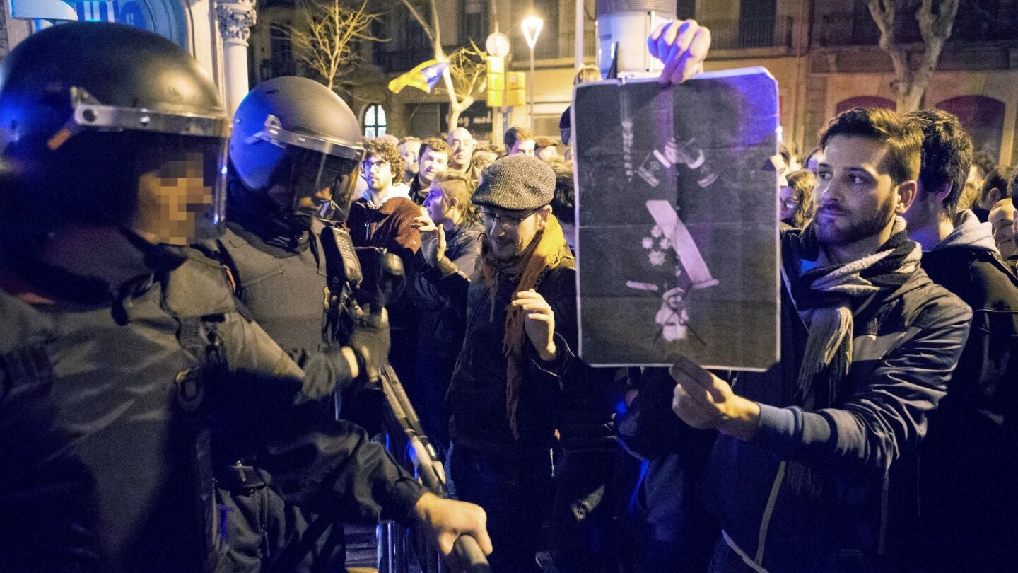 Protestas por la presencia de Felipe VI en el Mobile World Congress