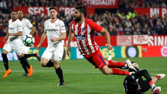 Penalti de Sergio Rico a Diego Costa Penalti de Sergio Rico a Diego Costa