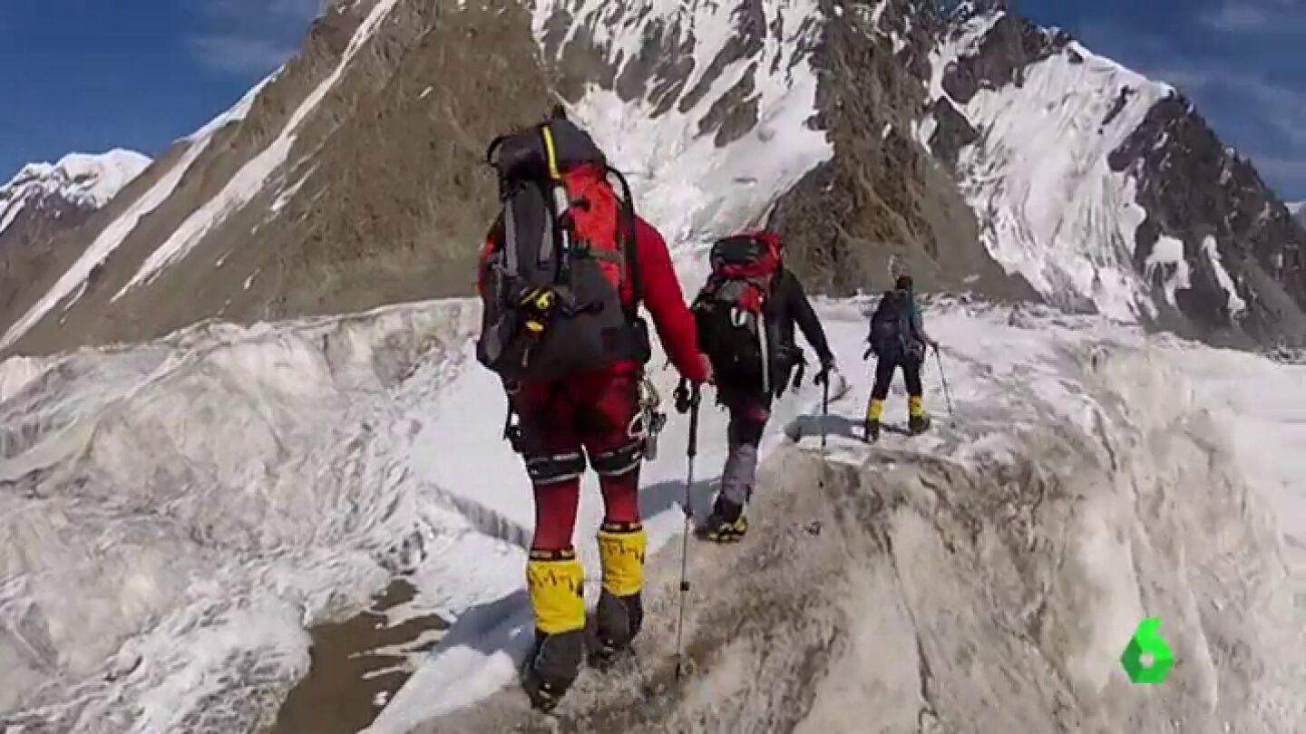 Los hermanos practicando alpinismo