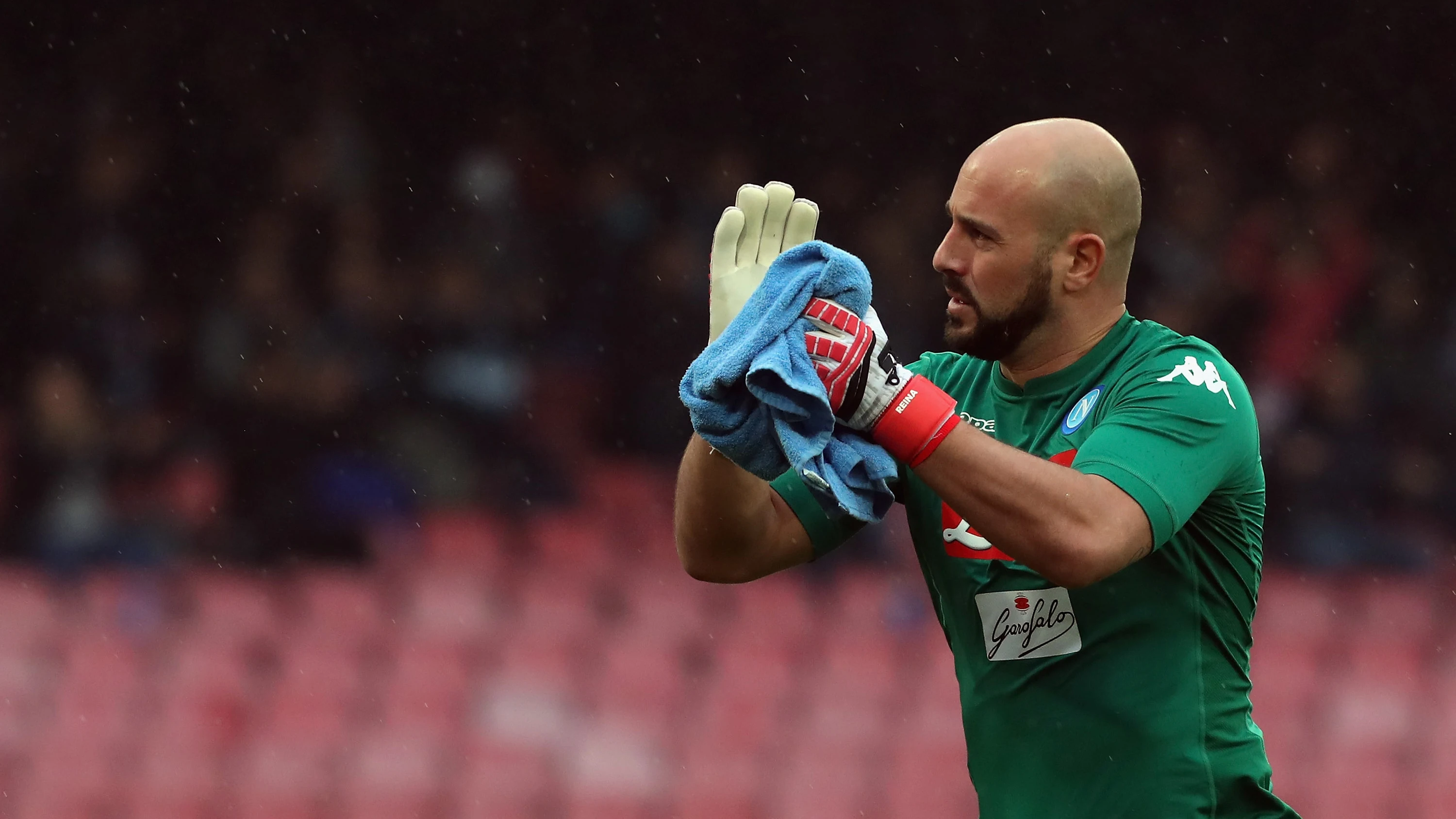 Pepe Reina, en un partido con el Nápoles