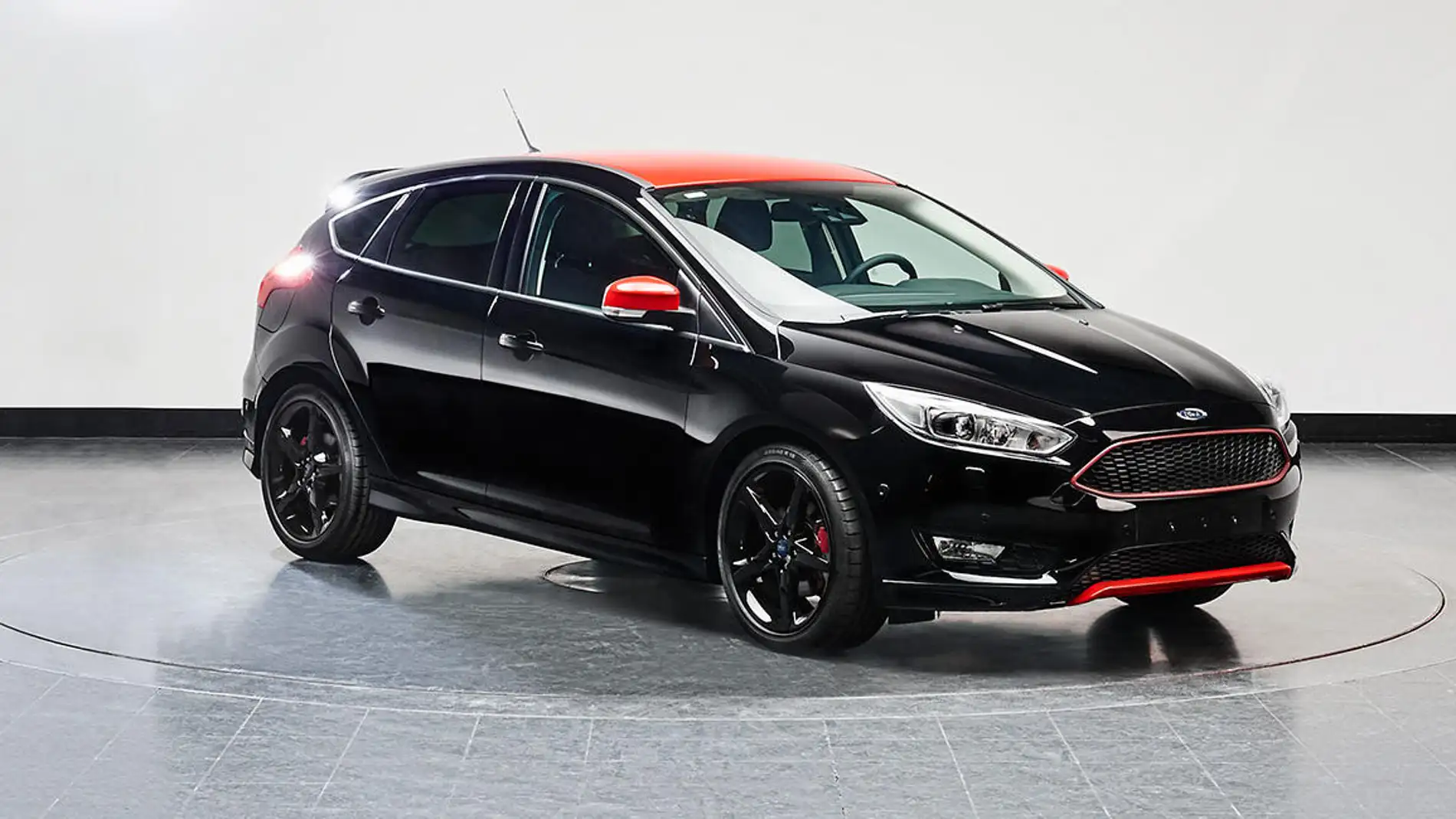 ford-focus-black-red-edition-2016-07.jpg
