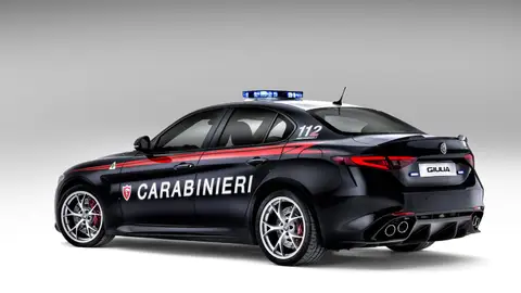 alfa-romero-giulia-carabinieri-2016-08.jpg alfa-romero-giulia-carabinieri-2016-08